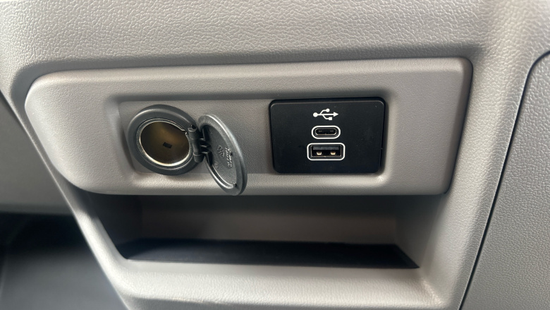 Ford Transit Custom E-320 L1 Rwd 100kW 65kWh H1 Van Limited Auto